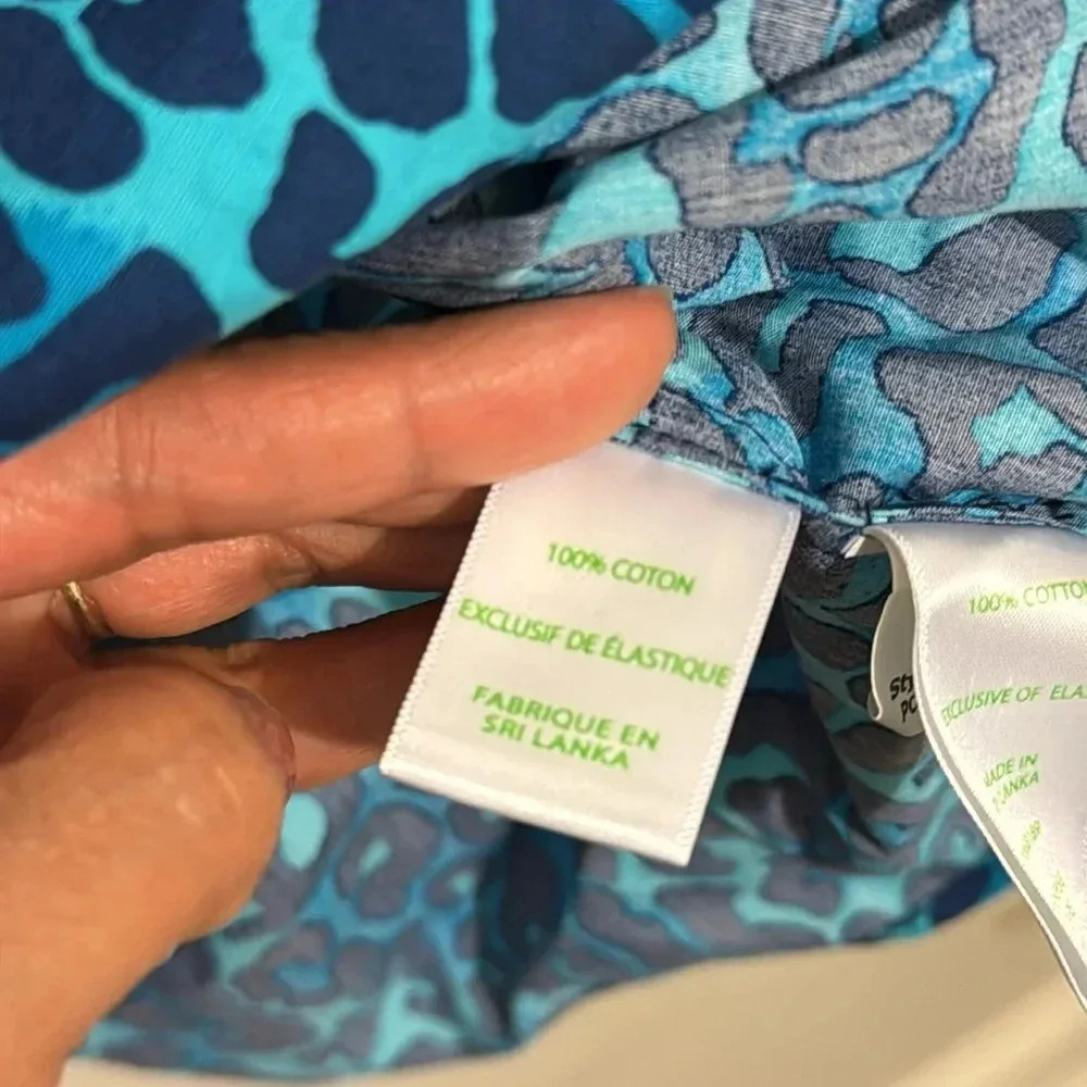 Lilly Pulitzer Beatrix Off-the Shoulder Top in Oyster Bay Navy Leopard - Picture 6 of 7